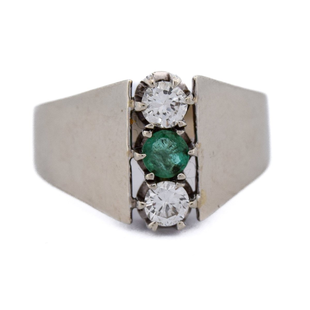 Bague Chevalière en or blanc, émeraude et diamants - Castafiore