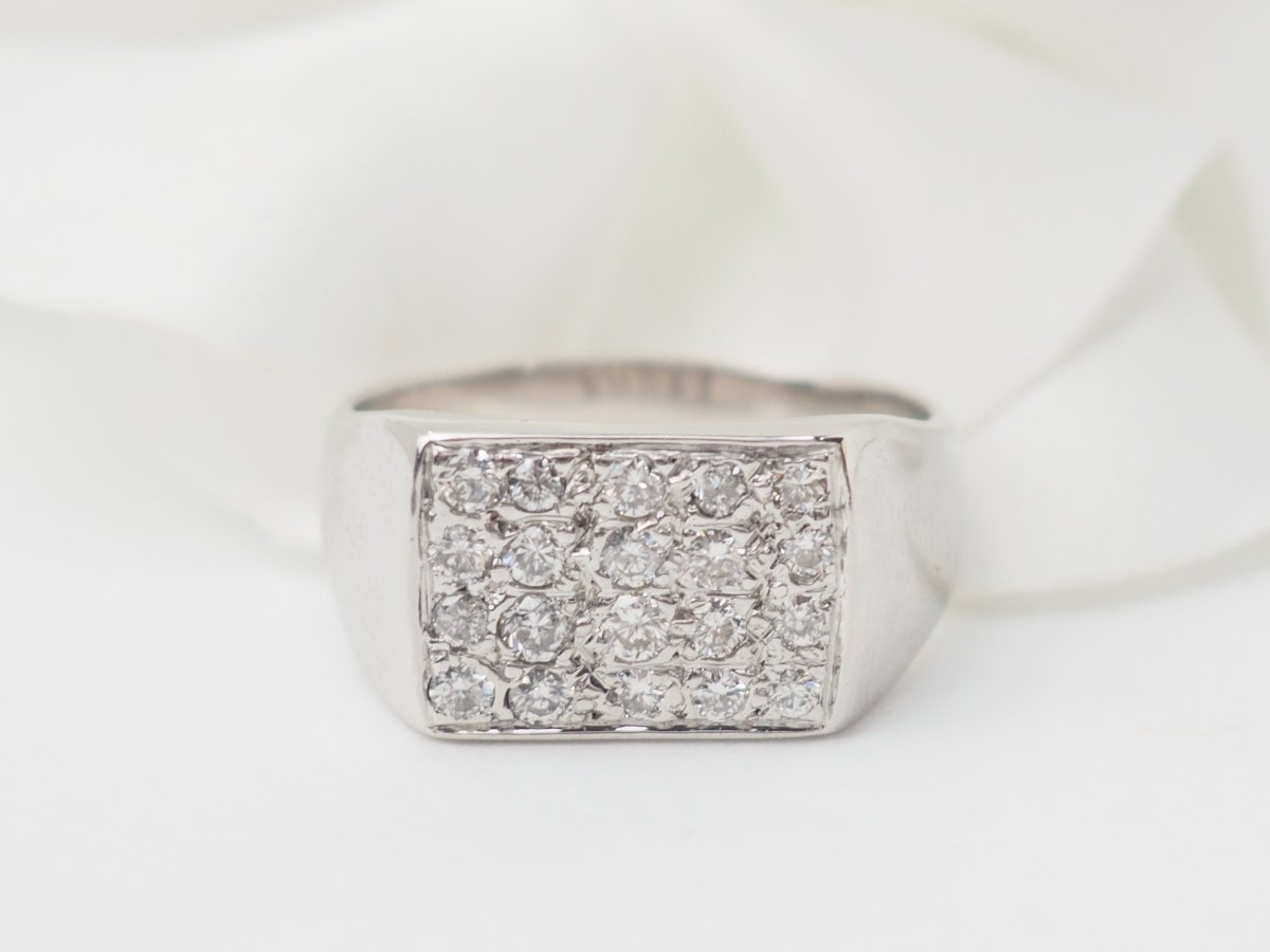 Bague chevalière en or blanc et diamants - Castafiore
