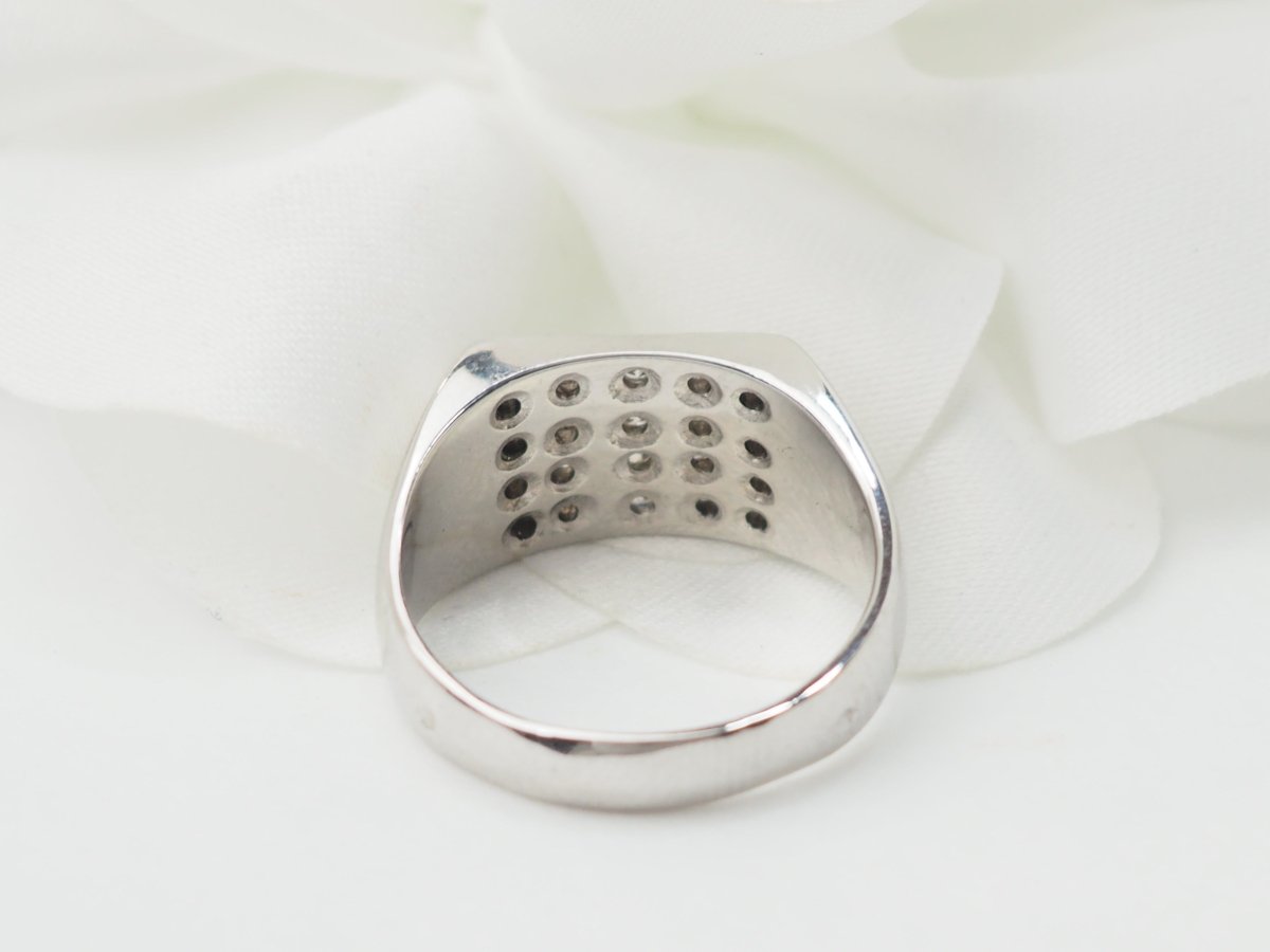 Bague chevalière en or blanc et diamants - Castafiore