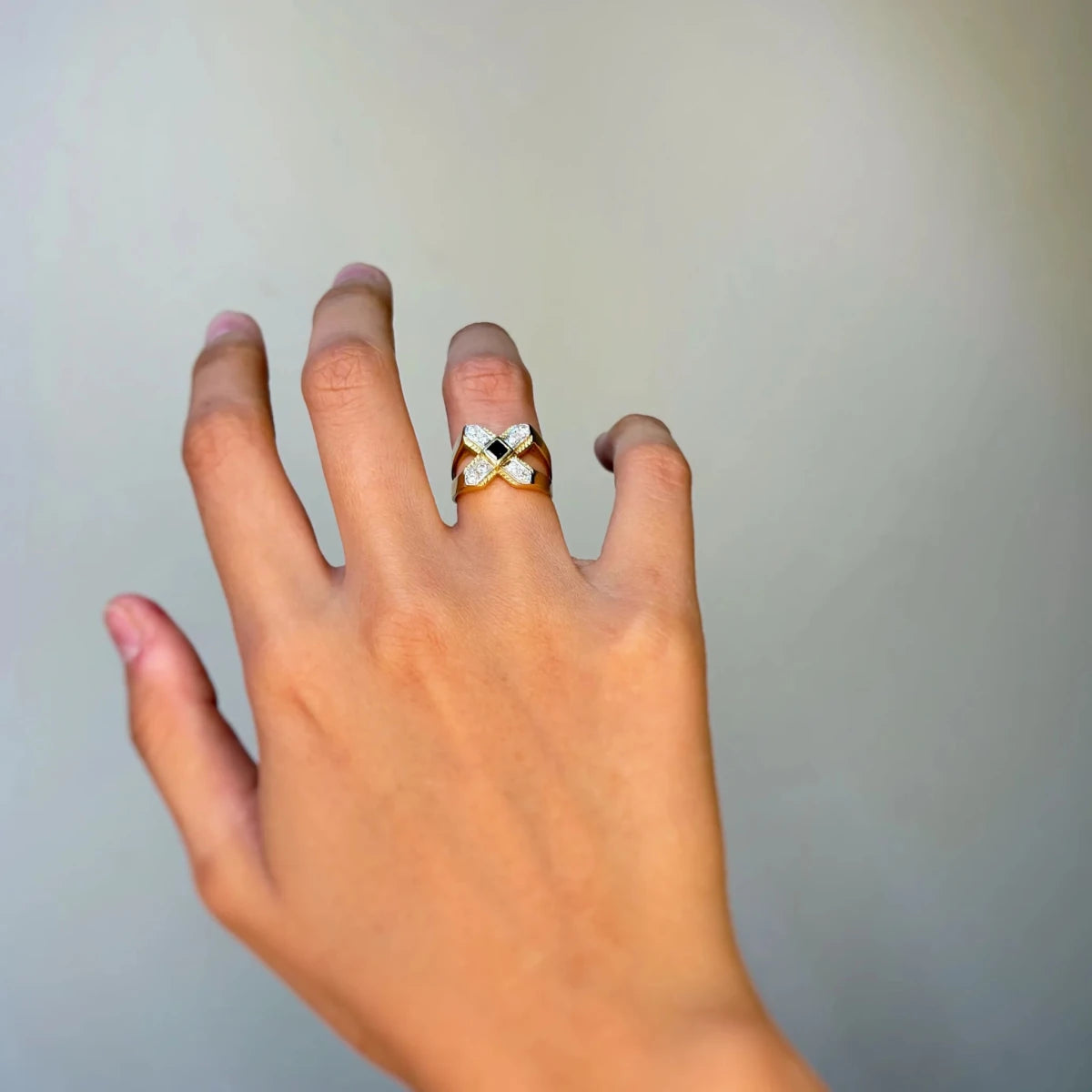 Bague Chevalière en or blanc, or jaune, saphir et diamants - Castafiore
