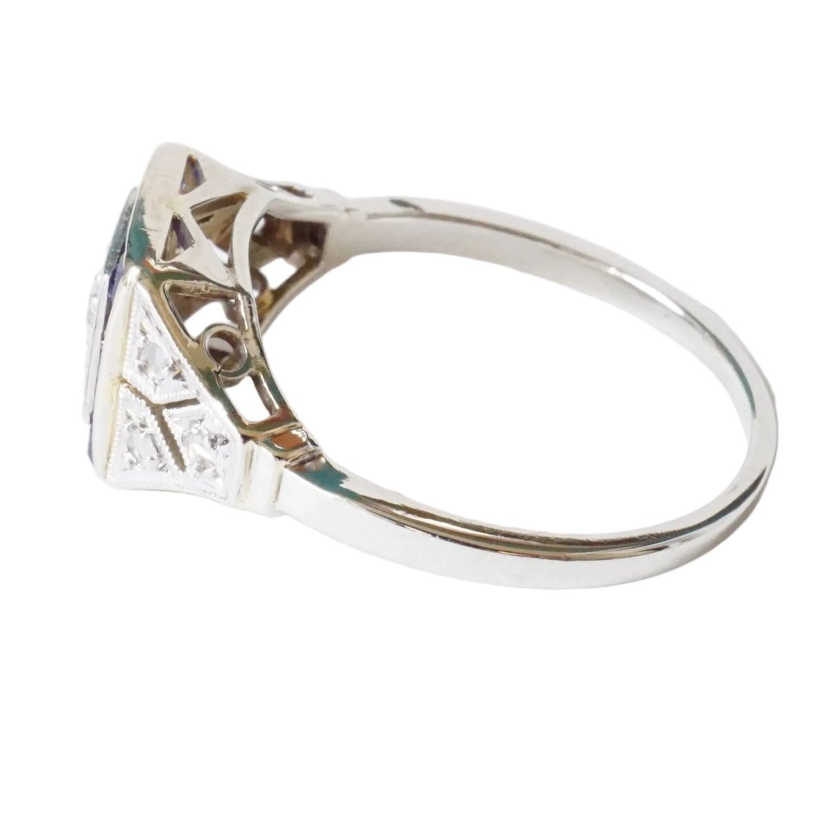 Bague Chevalière en or blanc, saphirs et diamants - Castafiore