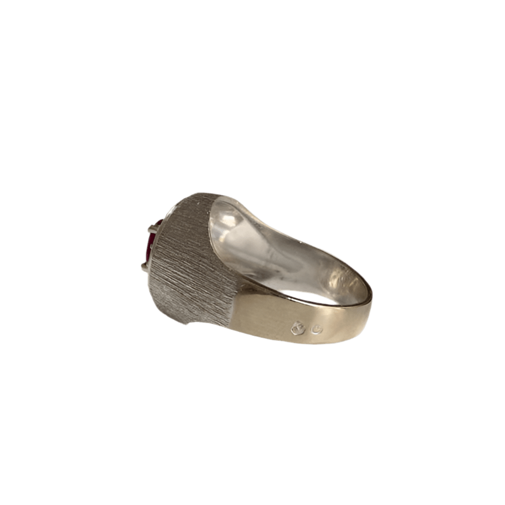 Bague chevalière en or gris, rubis et diamant - Castafiore