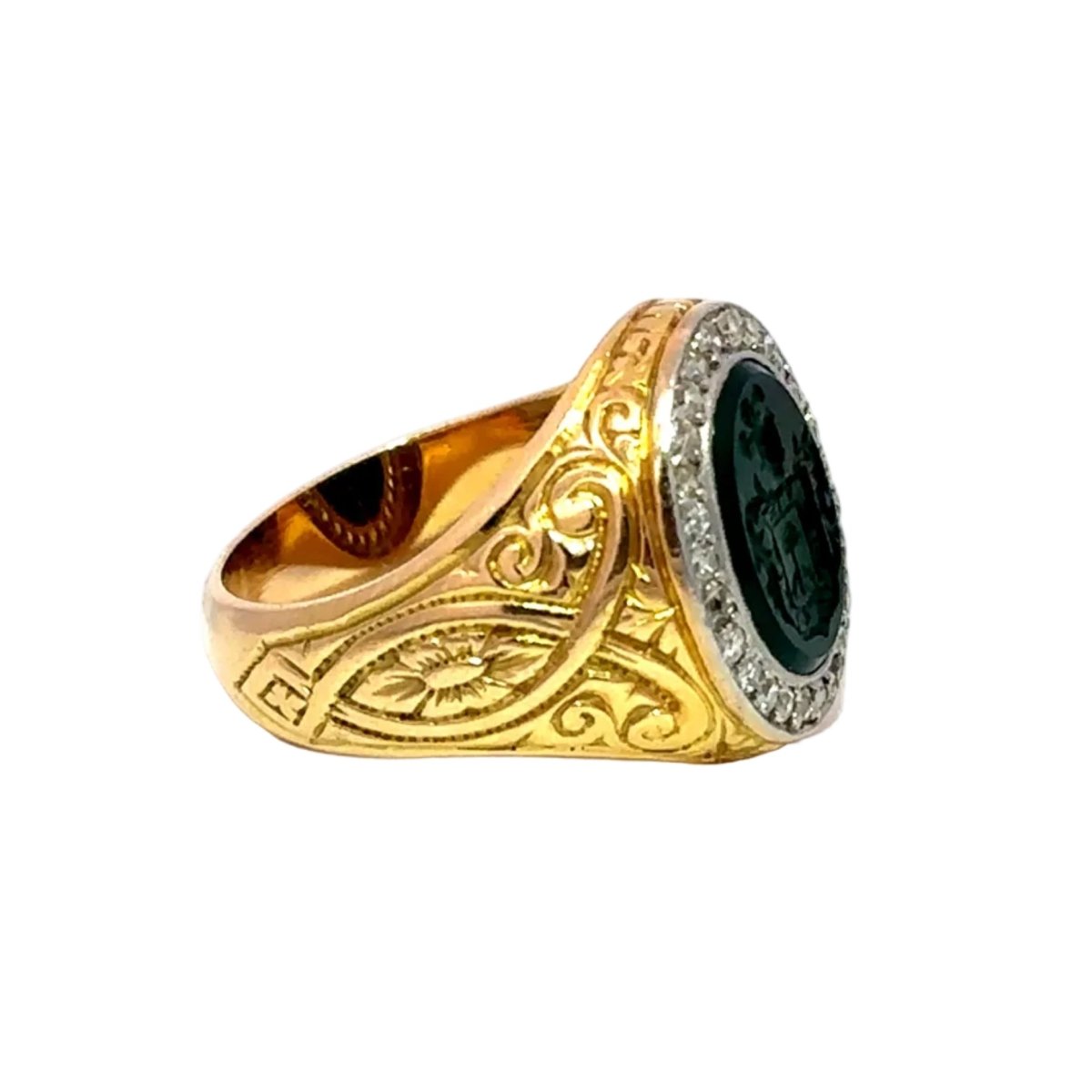 Bague Chevalière en or jaune, camée et diamants - Castafiore