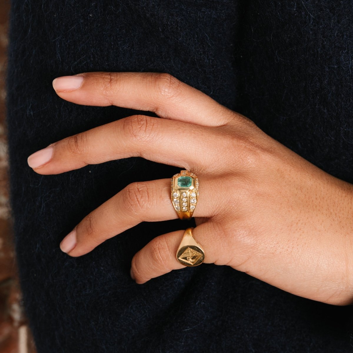 Bague Chevalière en or jaune, émeraude et diamants - Castafiore
