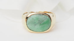 Bague chevalière en or jaune et cabochon jade - Castafiore