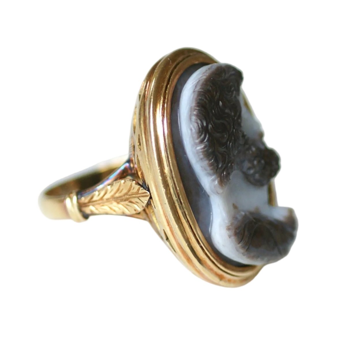 Bague Chevalière en or jaune et camée - Castafiore