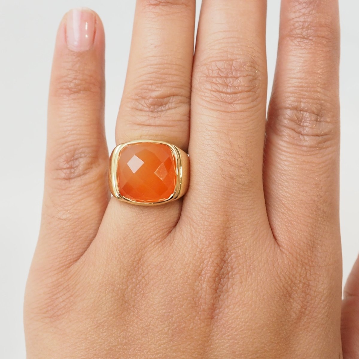 Bague Chevalière en or jaune et cornaline - Castafiore