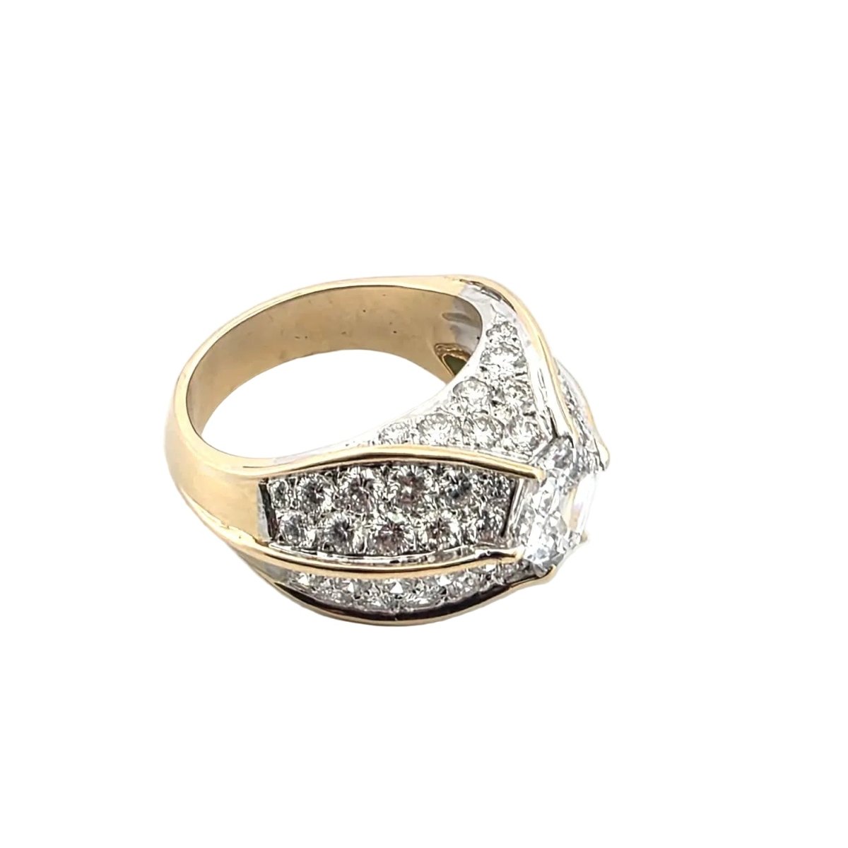 Bague Chevalière en or jaune et diamants - Castafiore