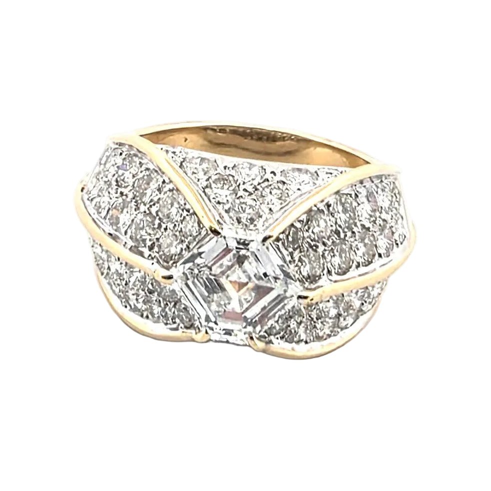 Bague Chevalière en or jaune et diamants - Castafiore