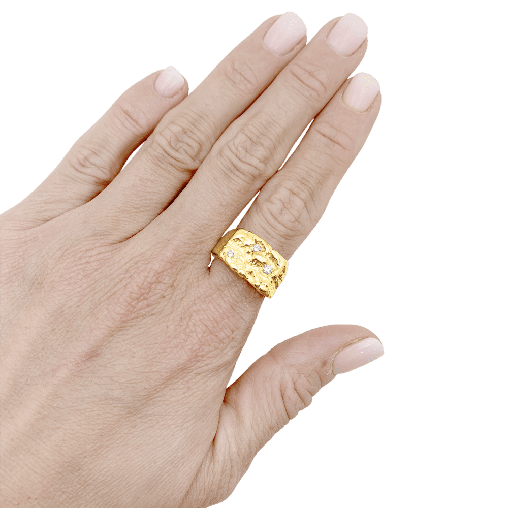 Ring signet ring, yellow gold, diamonds.