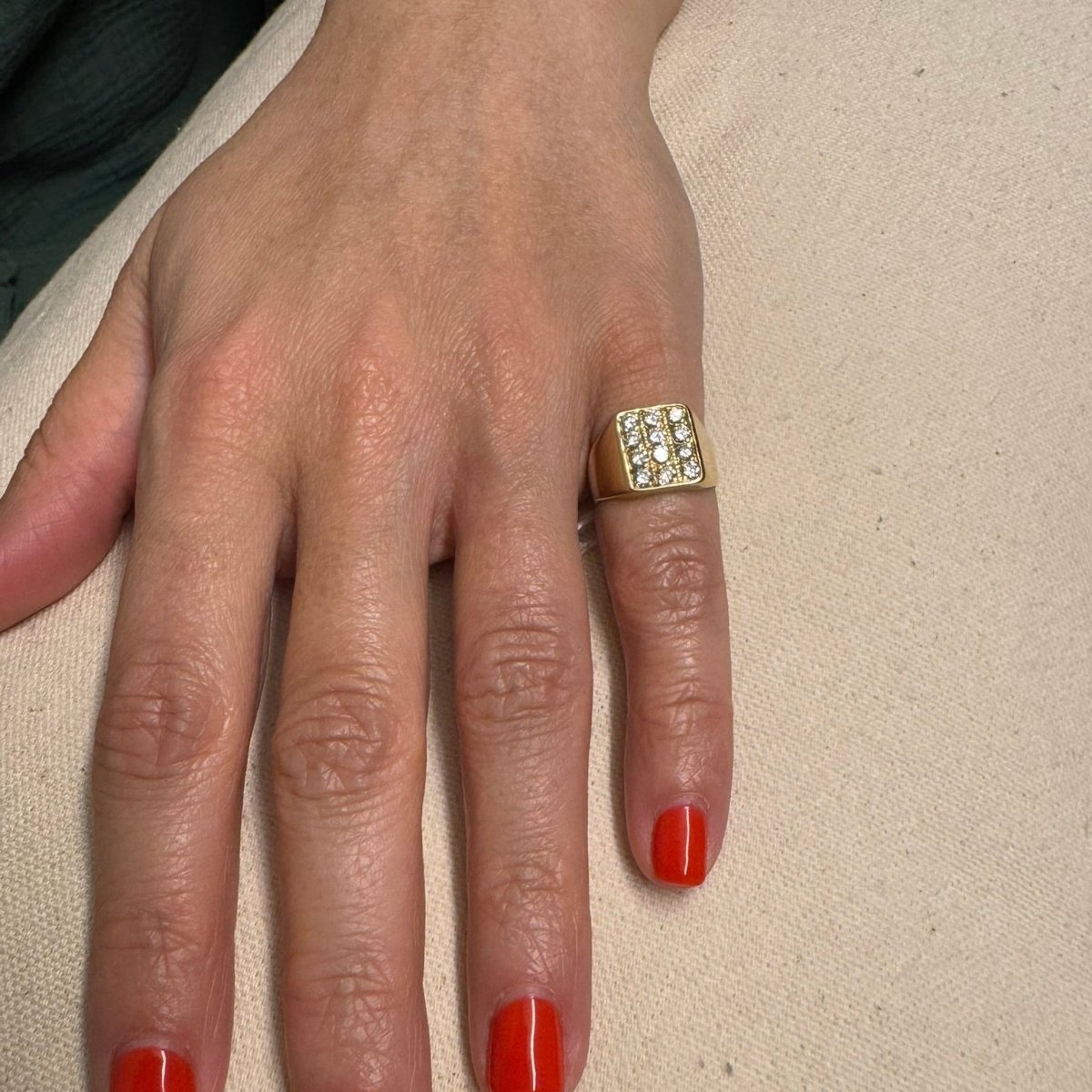 Bague Chevalière en or jaune et diamants - Castafiore