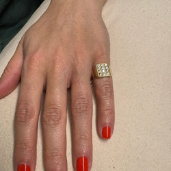 Bague Chevalière en or jaune et diamants - Castafiore