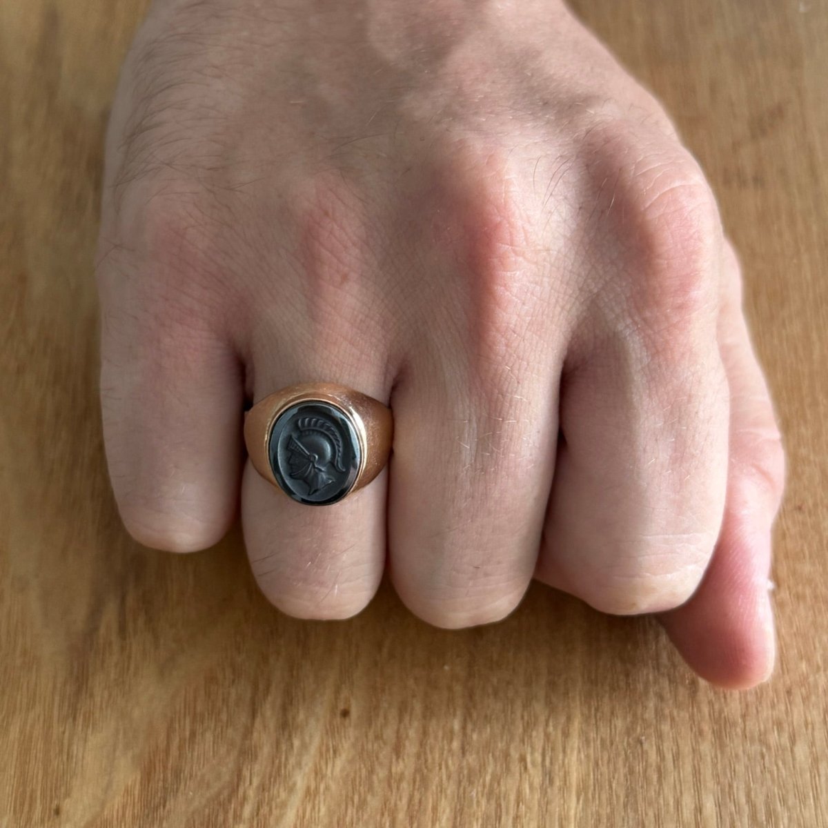 Bague Chevalière en or jaune et hématite - Castafiore