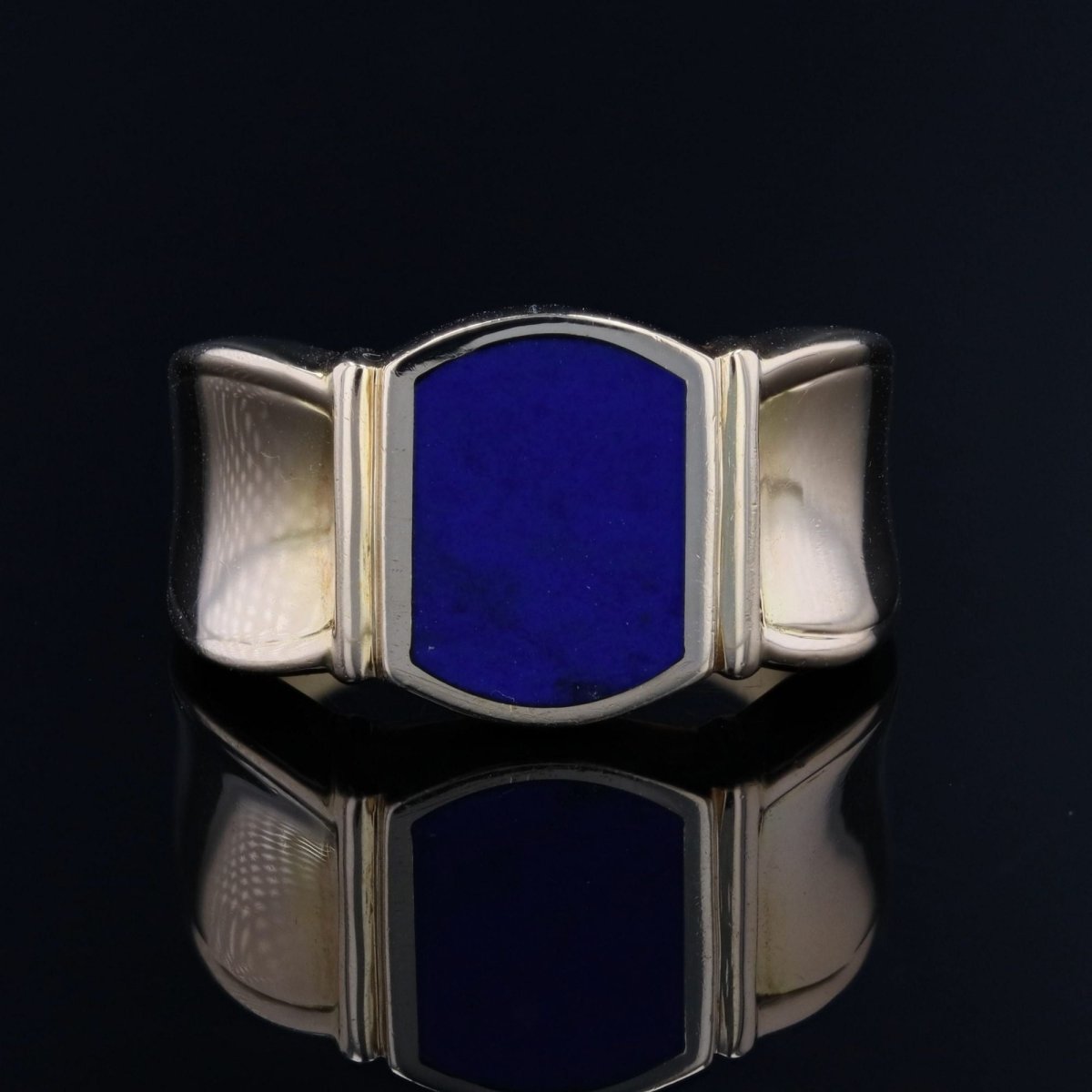 Lapis lazuli and gold signet ring