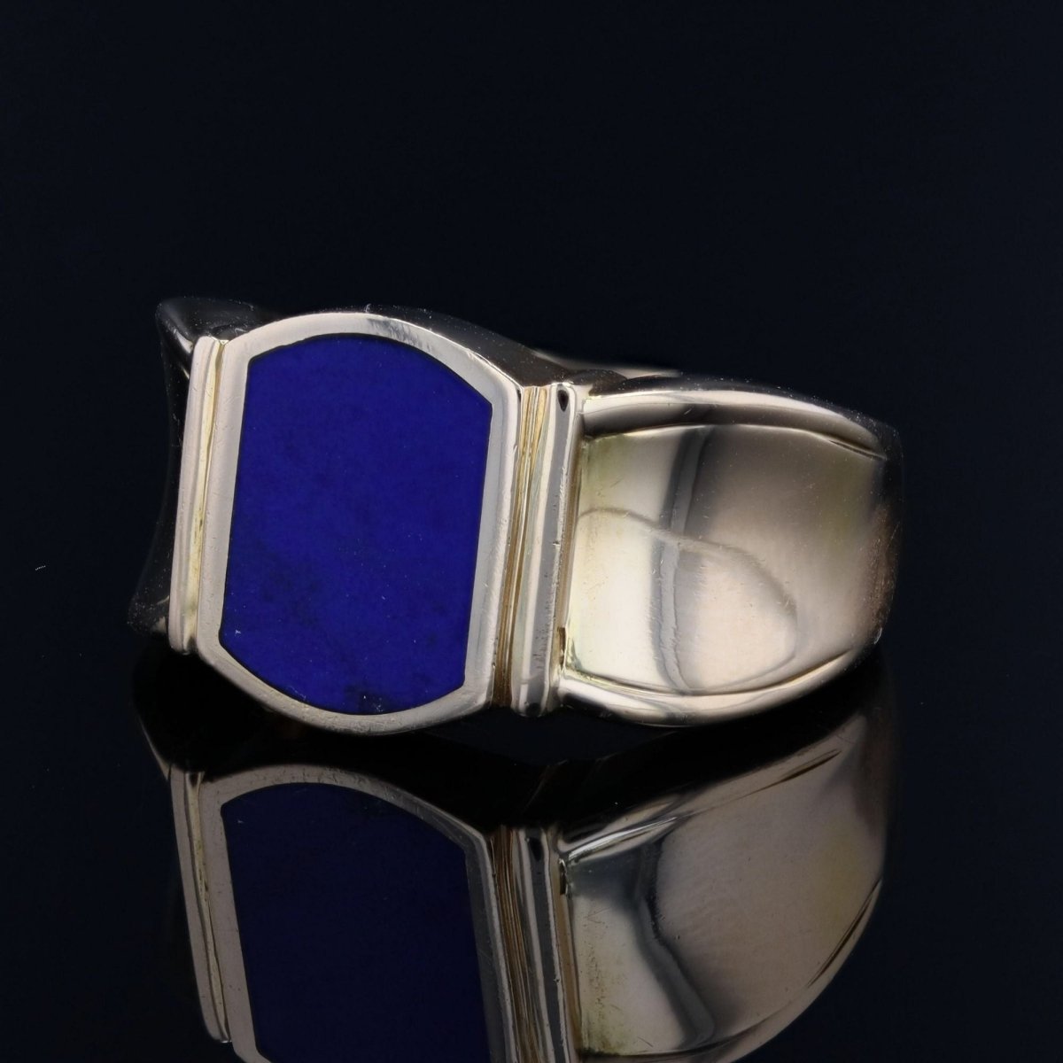Lapis lazuli and gold signet ring