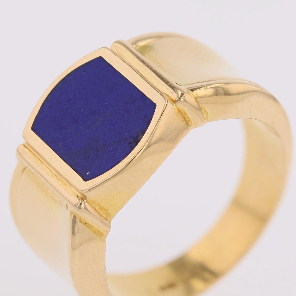 Lapis lazuli and gold signet ring