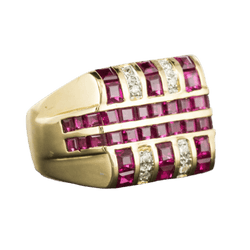 Bague Chevalière en or jaune, rubis et diamants - Castafiore