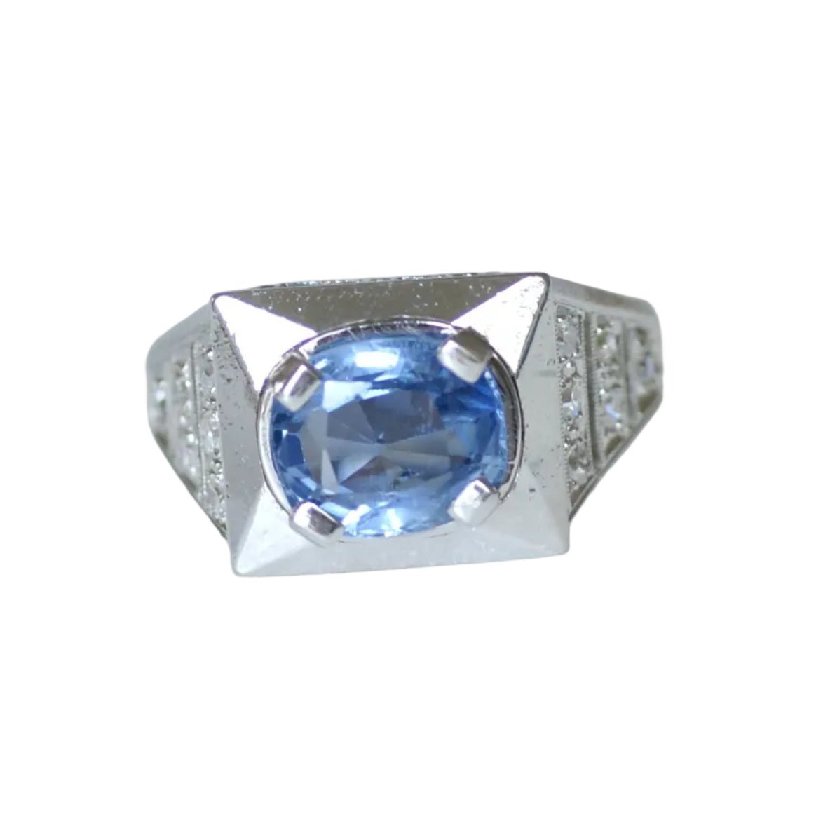 Bague Chevalière en platine, saphir et diamants - Castafiore