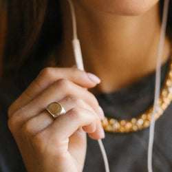 Bague Chevalière HERMÈS "Clou de selle" en argent et or jaune - Castafiore