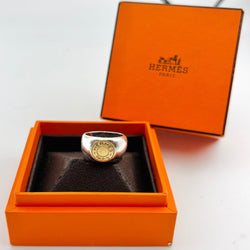 Bague Chevalière HERMÈS "Clou de selle" en argent et or jaune - Castafiore