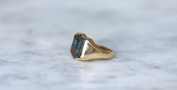 Bague Chevalière Intaille Jaspe Sanguin Or Jaune - Castafiore