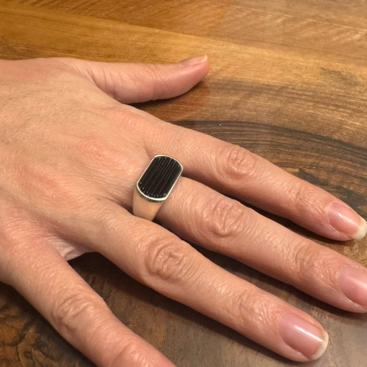 Bague Chevalière LALIQUE "L'homme Alpha" en argent et cristal - Castafiore