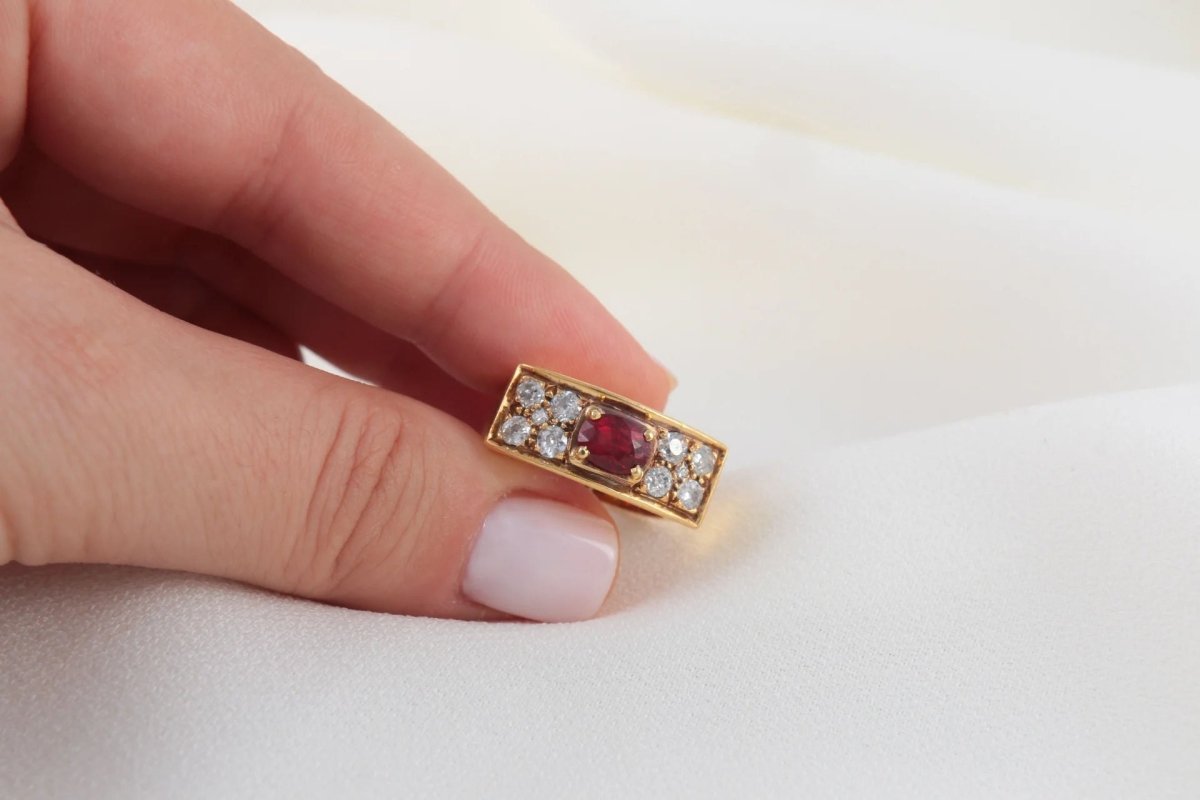 Bague Chevalière Vintage en Or, Rubis et Diamants - Castafiore