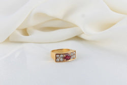 Bague Chevalière Vintage en Or, Rubis et Diamants - Castafiore