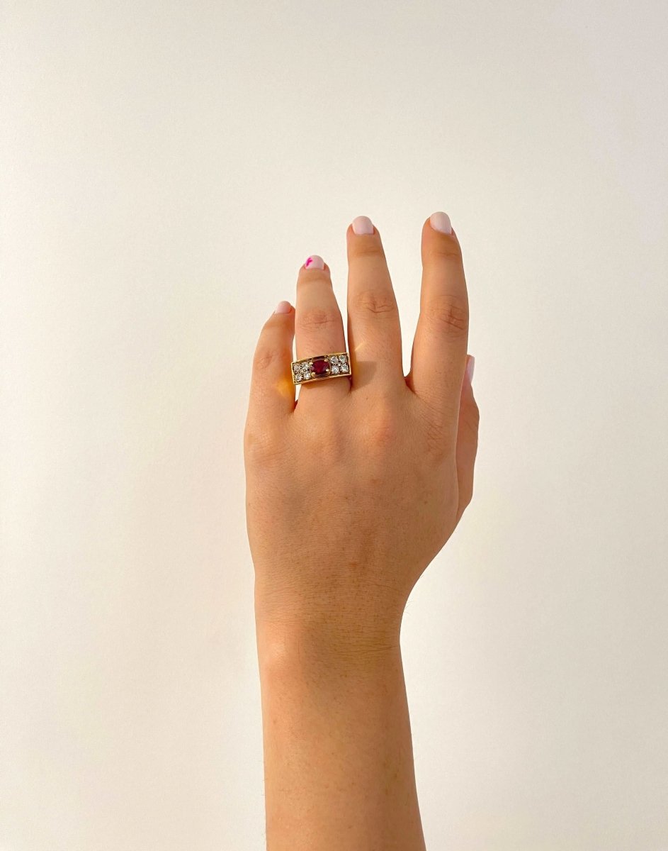 Bague Chevalière Vintage en Or, Rubis et Diamants - Castafiore