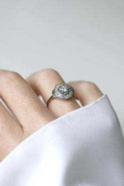 Bague Cible Art Déco Diamants 0,75 Ct sur Or blanc et Platine - Castafiore