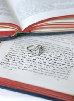 Bague Cible Art Déco Diamants 0,75 Ct sur Or blanc et Platine - Castafiore