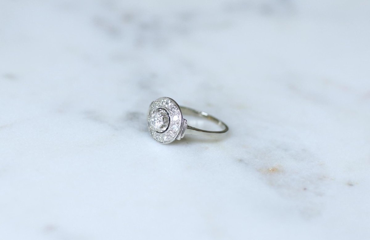 Bague Cible Art Déco Diamants 0,75 Ct sur Or blanc et Platine - Castafiore