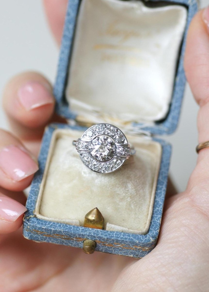 Bague Cible Art Déco Diamants 1,05 Cts sur Or blanc et Platine - Castafiore