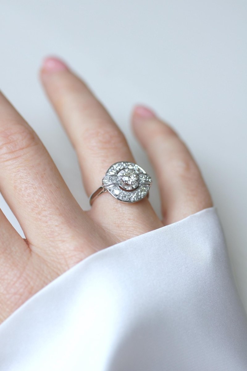 Bague Cible Art Déco Diamants 1,05 Cts sur Or blanc et Platine - Castafiore