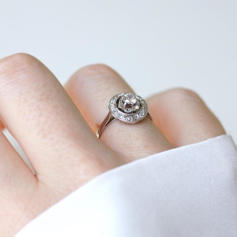 Bague Cible Art Deco Diamants sur Platine et Or blanc - Castafiore
