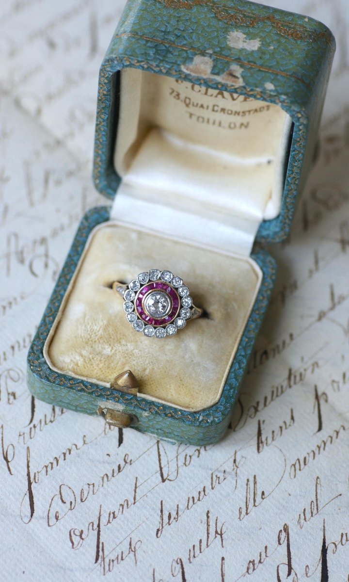 Bague Cible Belle Epoque Diamants et Rubis Calibrés - Castafiore