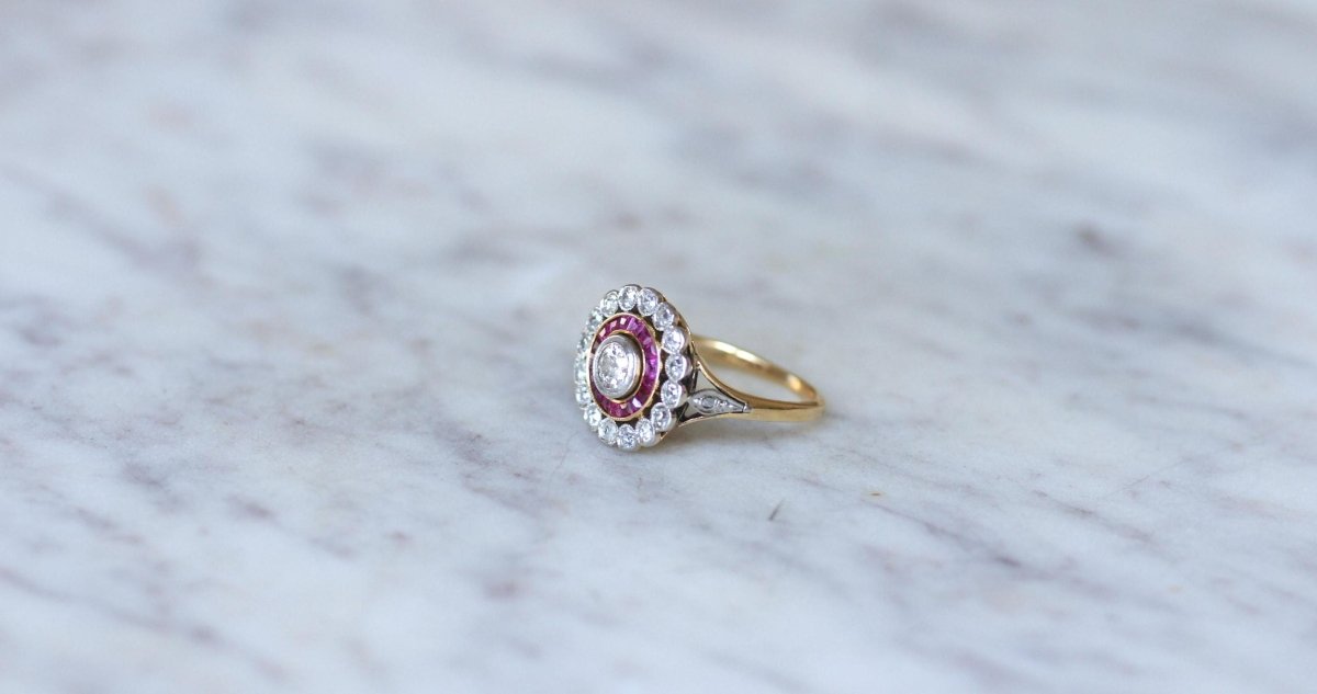 Bague Cible Belle Epoque Diamants et Rubis Calibrés - Castafiore