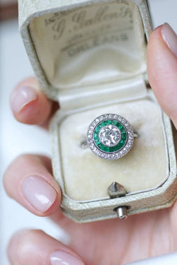 Bague cible halo diamant et émeraudes calibrées - Castafiore