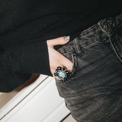 Bague Cocktail ANDRÉOLI Santa Maria en or blanc, résine, aigue-marine et diamants