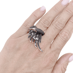 Bague Cocktail BOUCHERON "Cypris le Cygne" en or blanc, saphirs, rubis et diamants - Castafiore