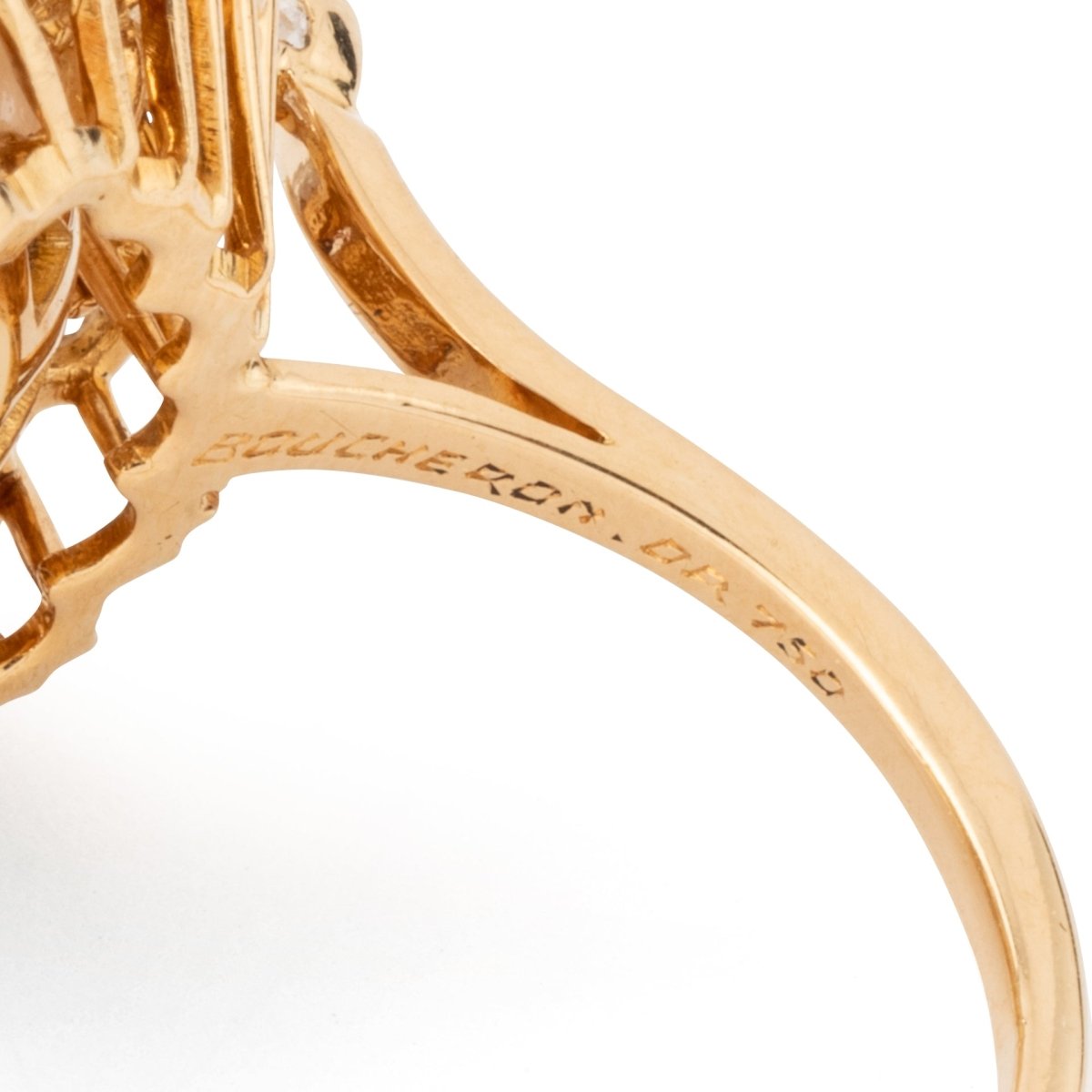 Bague Cocktail Boucheron en or jaune, perle et diamants - Castafiore