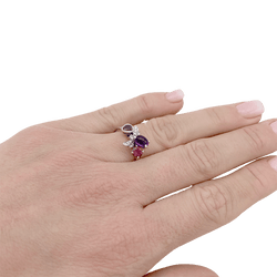 Bague Cocktail CHAUMET "Attrape - moi si tu m'aimes" en or blanc, améthyste, tourmaline, grenat et diamants - Castafiore