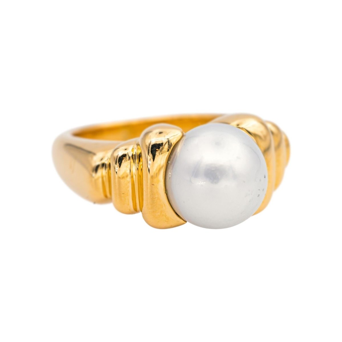 Chaumet Ring  Yellow gold Pearl