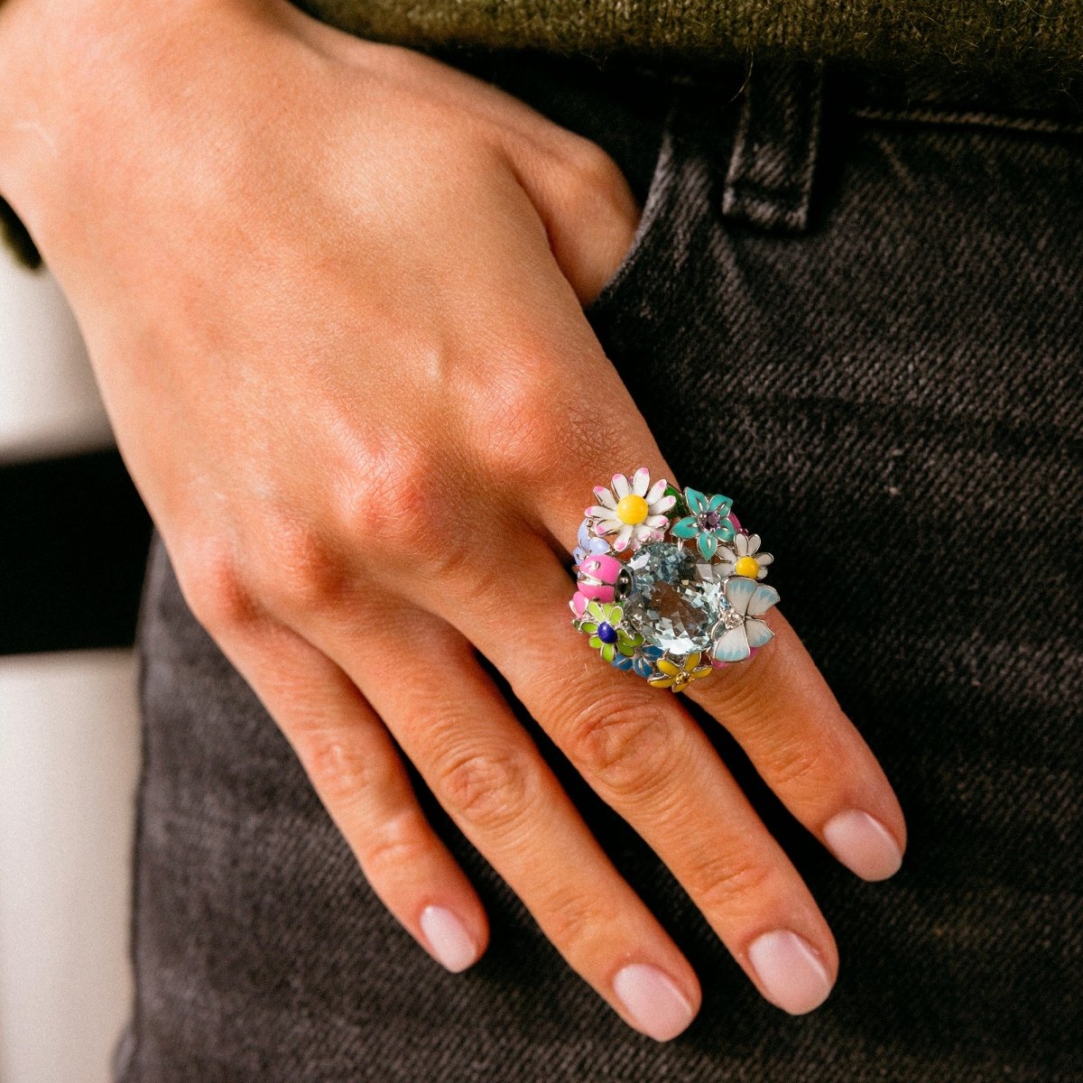 Bague Cocktail DIOR "Diorette" Milly - la - forêt en or blanc, aigue - marine, émail, améthyste, saphir, grenat et diamant - Castafiore