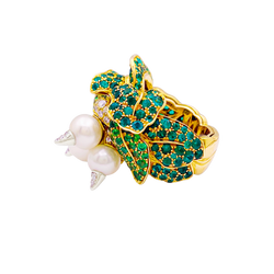 Bague Cocktail DIOR "Jardins de Milly-la-Forêt” en blanc, or jaune, émeraudes, tsavorites, perles et diamants - Castafiore