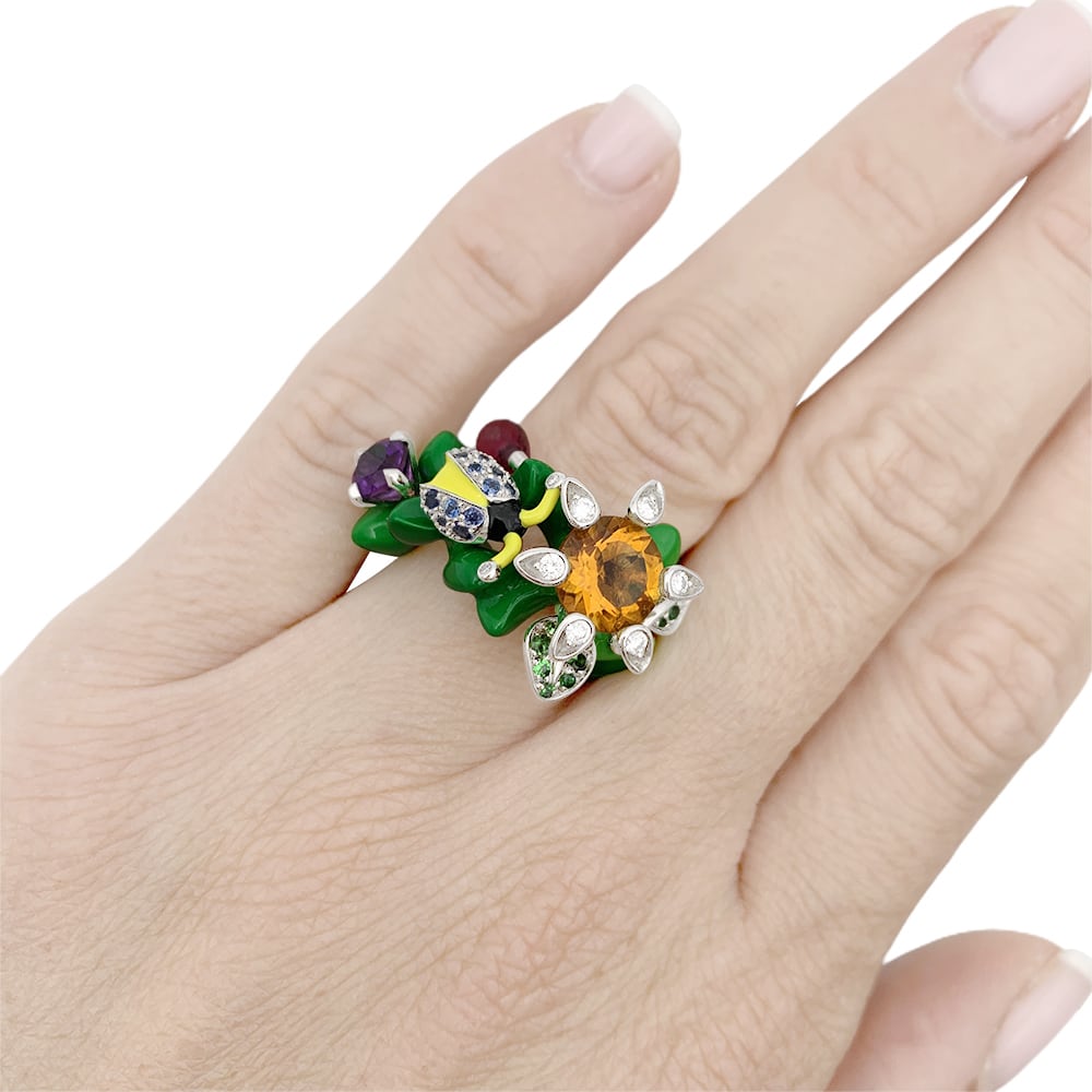 Bague Cocktail DIOR "Milly Carnivora" en or blanc, laque, citrine, améthyste, tourmaline, tsavorites, saphirs et diamants - Castafiore