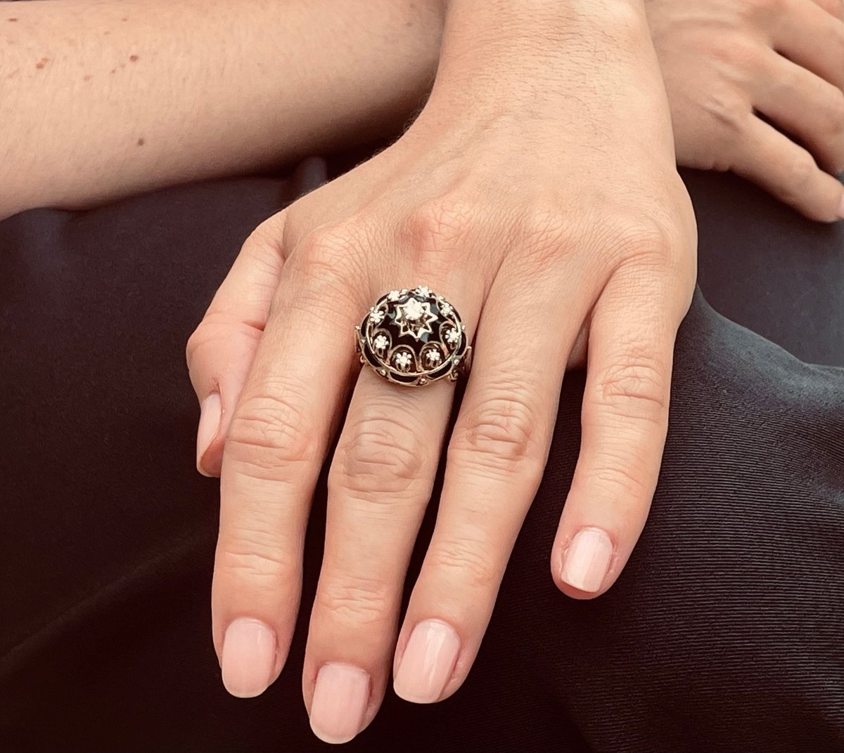 Bague Cocktail dôme en or jaune diamants et émail noir - Castafiore