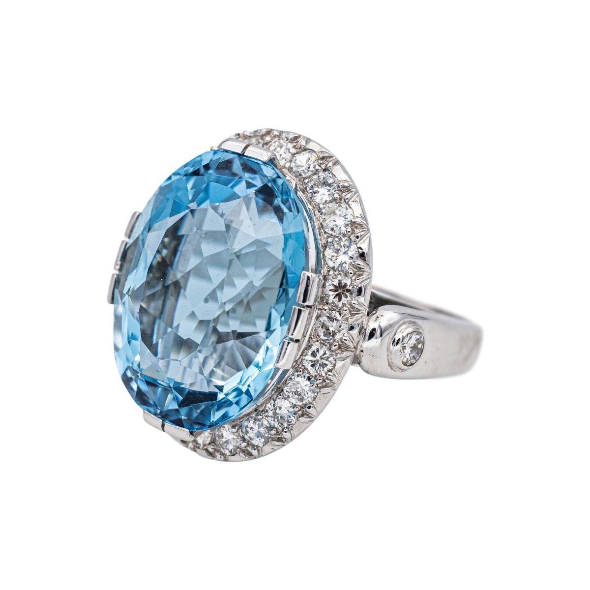 Bague Cocktail en or blanc, aigue - marine et diamants - Castafiore