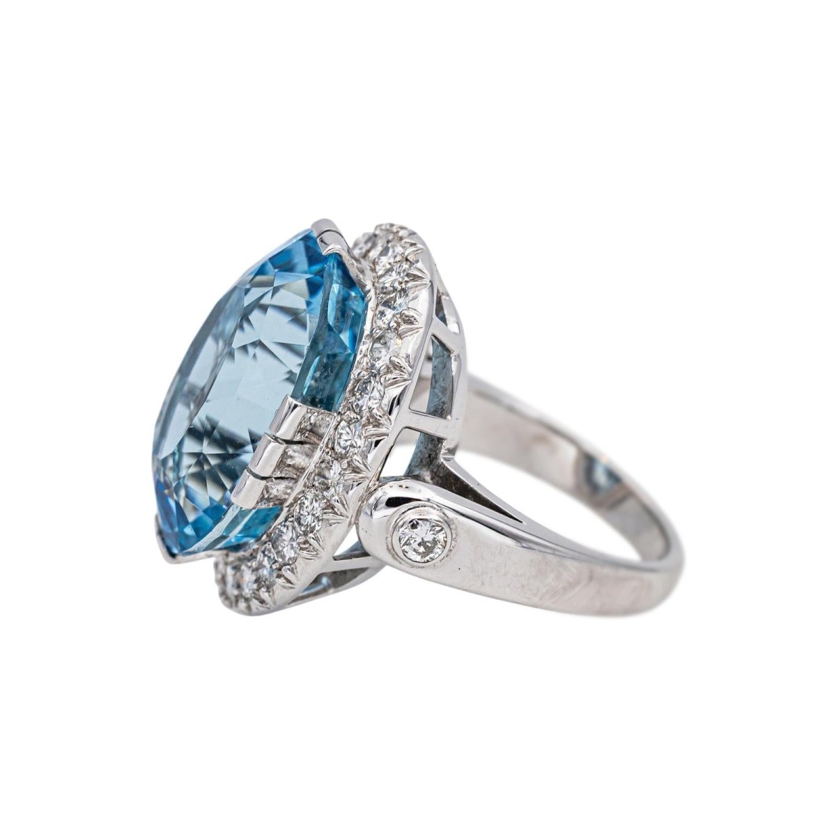 Bague Cocktail en or blanc, aigue - marine et diamants - Castafiore