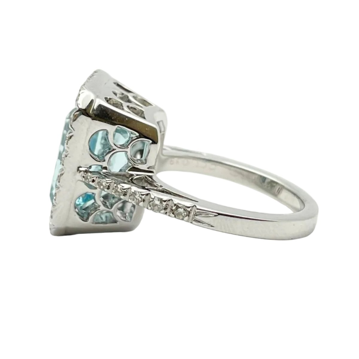 Bague Cocktail en or blanc, aigue-marine et diamants - Castafiore